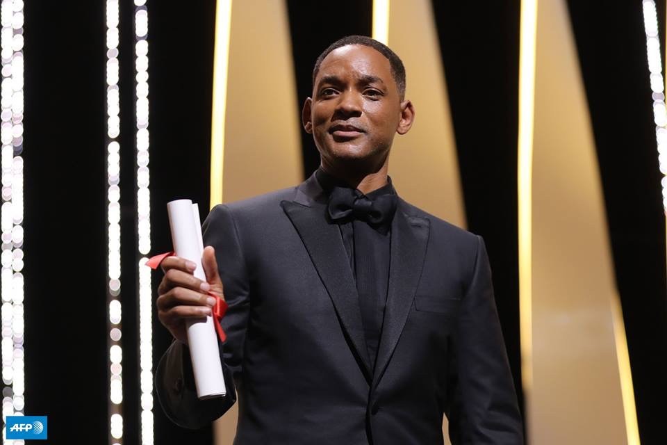 Will Smith preberá cenu za Nicole Kidman